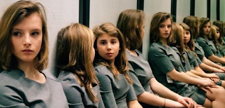 This Photo Drives Everyone Crazy: How Many Girls Are There In This Picture?