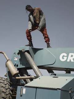 Kim And Khloe Fight In Shower Beach Battle, Yeezy Photoshoot Pictures