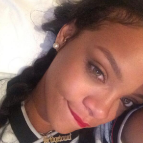 Rihanna Weight Gain Story 2017 – Pregnant? Top 5 Pics